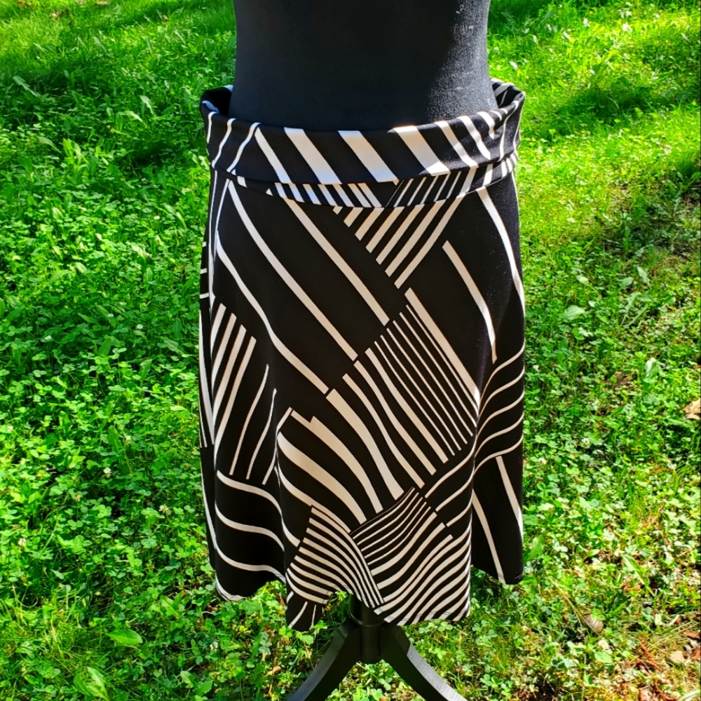 LulaRoe Black & White Skirt Large